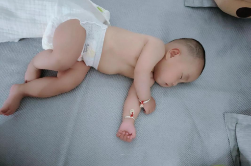 万宁4个月宝宝特点